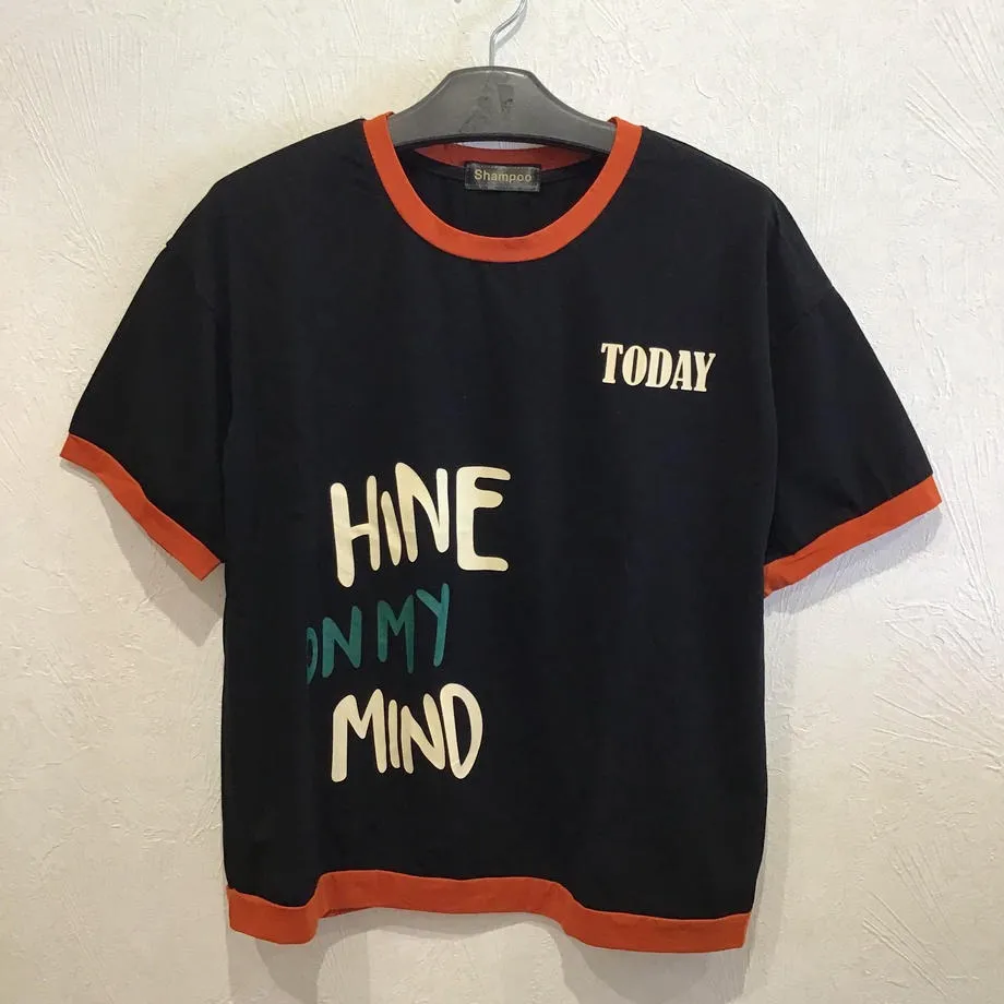 韓国直輸入 ! オレンジパイピングデザインTシャツ !